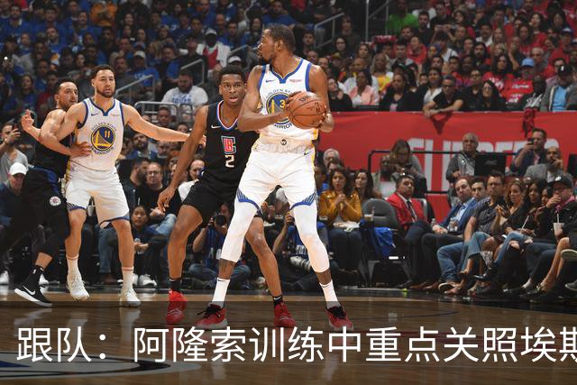 跟队：阿隆索训练中重点关照埃斯特旺，逼着他用非惯用脚传中